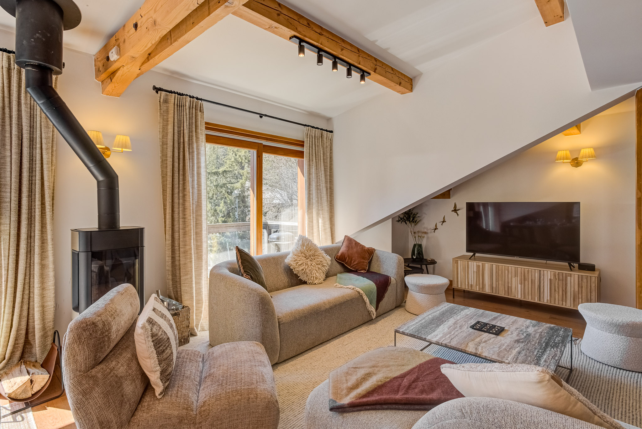 Apartment-Deuxieme-Alpes-Travel-April-2025-WEB-06