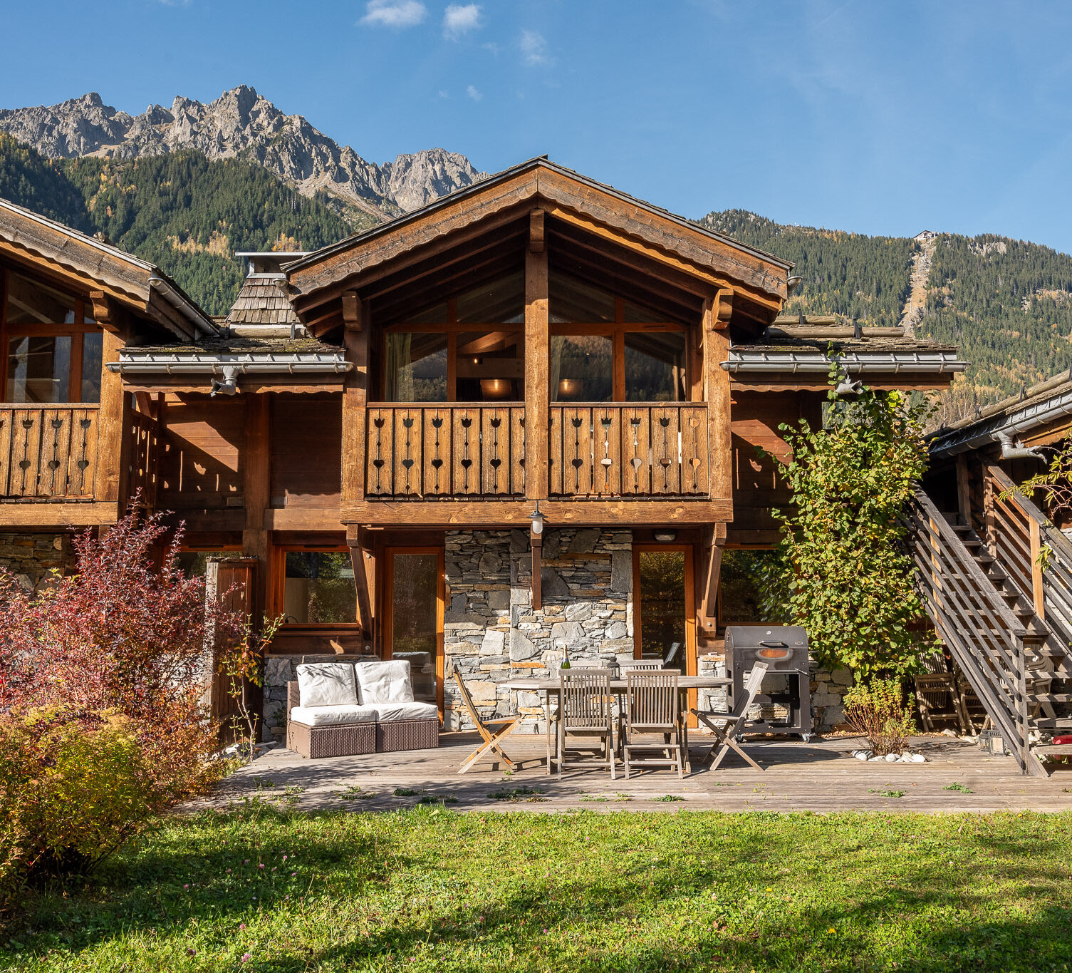 Chalet-Kaiya-Alpes-Travel-Chamonix-Les-Praz-01-e1791554158330